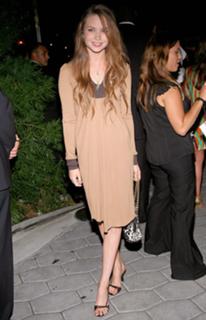 Daveigh Chase feet photo thumbnail