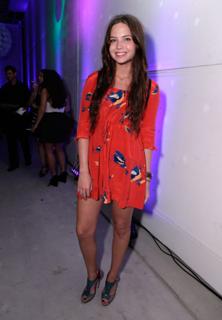 Daveigh Chase feet photo thumbnail