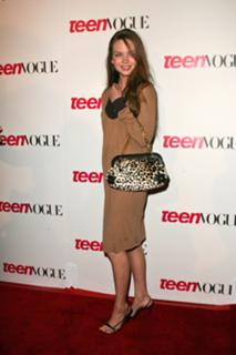 Daveigh Chase feet photo thumbnail