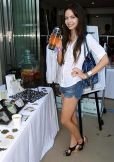 Daveigh Chase feet photo thumbnail