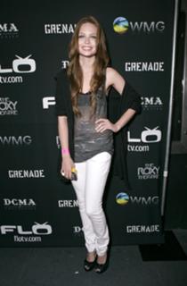 Daveigh Chase feet photo thumbnail