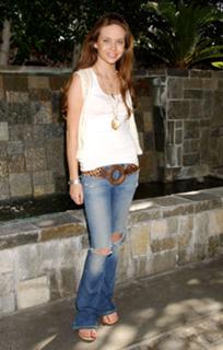 Daveigh Chase feet photo thumbnail