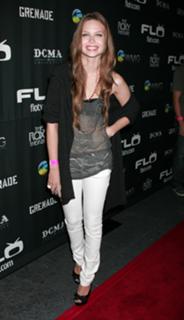 Daveigh Chase feet photo thumbnail