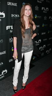 Daveigh Chase feet photo thumbnail