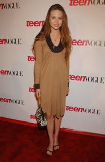 Daveigh Chase feet photo thumbnail