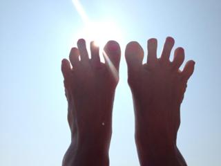 Davina McCall feet photo thumbnail
