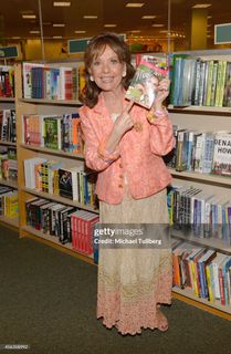 Dawn Wells feet photo 3