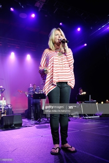 Deana Carter feet photo 9