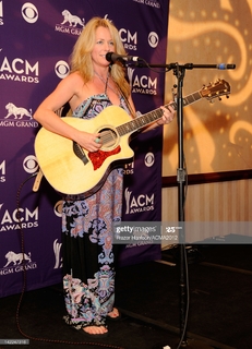 Deana Carter feet photo 11