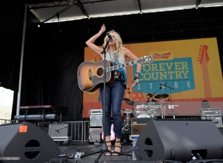 Deana Carter feet photo 6