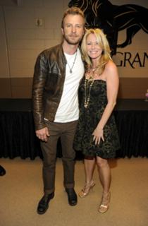 Deana Carter feet photo 9