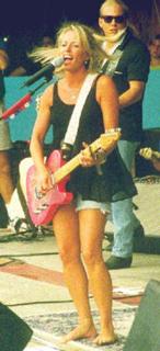 Deana Carter feet photo 3