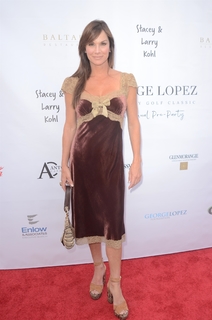 Debbe Dunning feet photo thumbnail