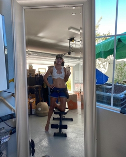 Debbe Dunning feet photo thumbnail