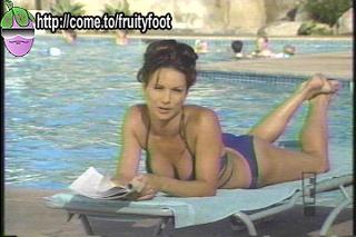 Debbe Dunning feet photo thumbnail