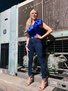 Debbie Gibson feet photo thumbnail