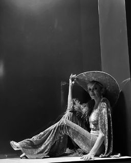 Debbie Gibson feet photo thumbnail
