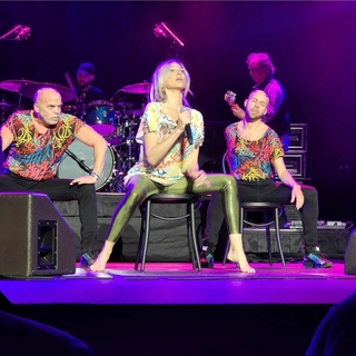 Debbie Gibson feet photo thumbnail