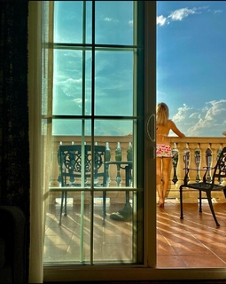 Debbie Gibson feet photo thumbnail