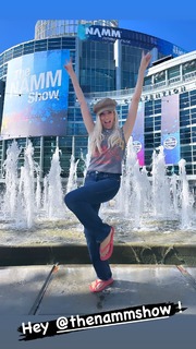 Debbie Gibson feet photo thumbnail