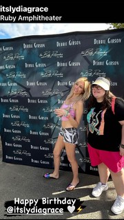 Debbie Gibson feet photo thumbnail