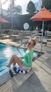 Debbie Gibson feet photo thumbnail