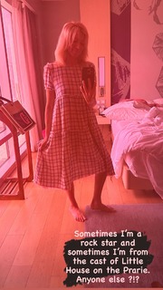 Debbie Gibson feet photo thumbnail