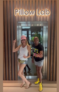 Debbie Gibson feet photo thumbnail