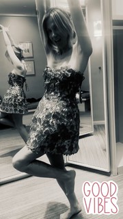 Debbie Gibson feet photo thumbnail