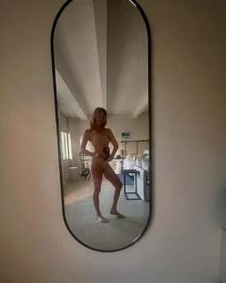 Debbie Gibson feet photo thumbnail