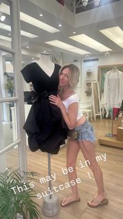 Debbie Gibson feet photo thumbnail