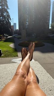 Debbie Gibson feet photo thumbnail