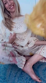 Debbie Gibson feet photo thumbnail