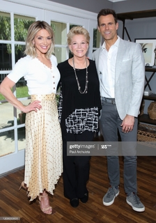 Debbie Matenopoulos feet photo 7