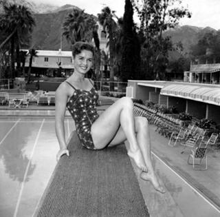 Debbie Reynolds feet photo thumbnail