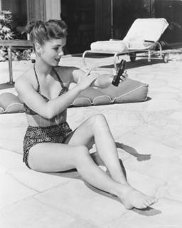 Debbie Reynolds feet photo thumbnail