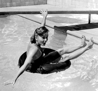 Debbie Reynolds feet photo thumbnail