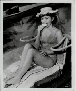 Debbie Reynolds feet photo thumbnail