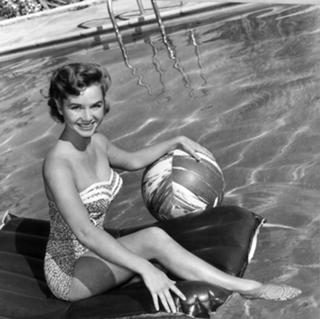 Debbie Reynolds feet photo thumbnail