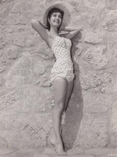 Debbie Reynolds feet photo thumbnail