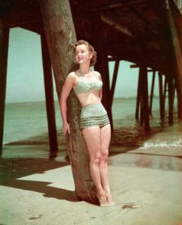 Debbie Reynolds feet photo thumbnail