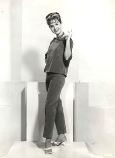 Debbie Reynolds feet photo thumbnail