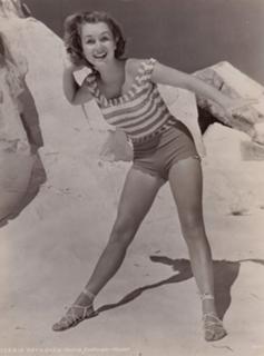 Debbie Reynolds feet photo thumbnail