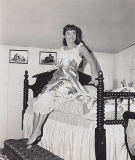 Debbie Reynolds feet photo thumbnail