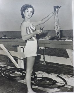Debbie Reynolds feet photo thumbnail