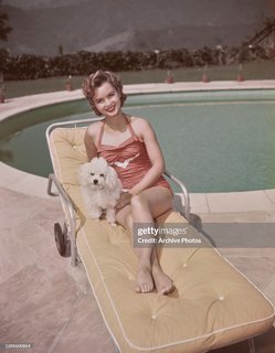 Debbie Reynolds feet photo thumbnail