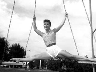 Debbie Reynolds feet photo thumbnail