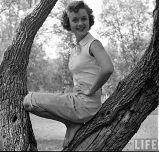 Debbie Reynolds feet photo thumbnail