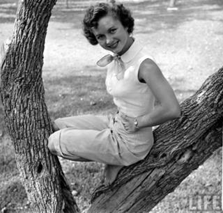 Debbie Reynolds feet photo thumbnail