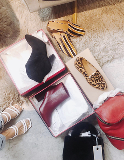 Debby Ryan feet photo thumbnail